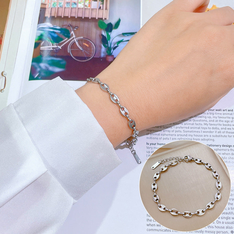 Pulsera con dije de nariz de cerdo minimalista de acero de titanio para mujer con baño de oro estilo coreano vintage