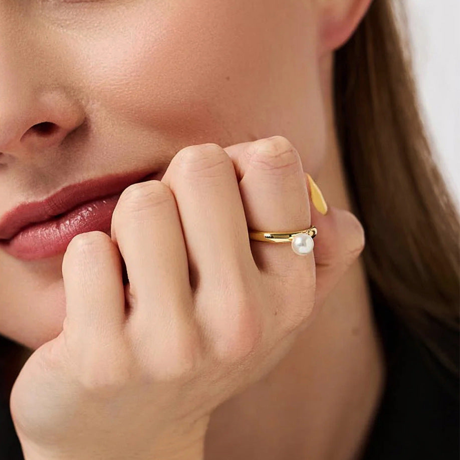 Anello geometrico minimalista in acciaio inossidabile con intarsio di perle da donna, accessorio di lusso elettroplaccato alla moda