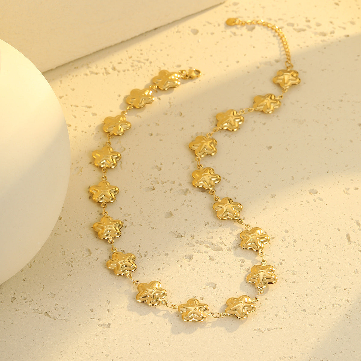 Collar con colgante de estrella, flor y corazón de acero inoxidable minimalista a la moda con acabado chapado para mujer