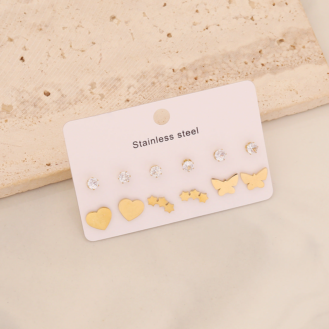 Orecchini a perno con graziosi cuori e farfalle in acciaio inossidabile con strass e finitura placcata da donna