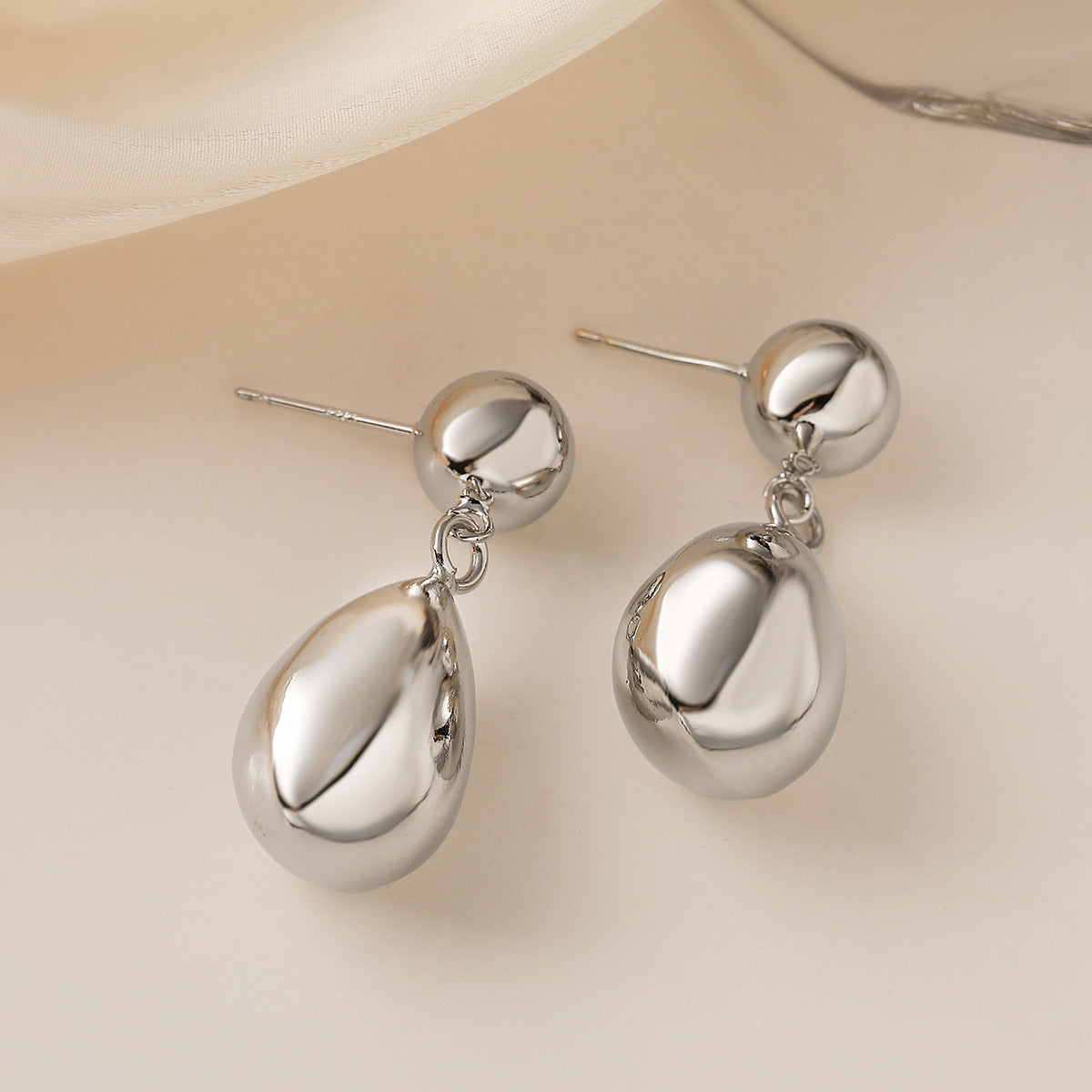 Orecchini Pendenti da Donna Minimalisti Geometrici a Sfera Tonda Lucida Placcati Oro Rame