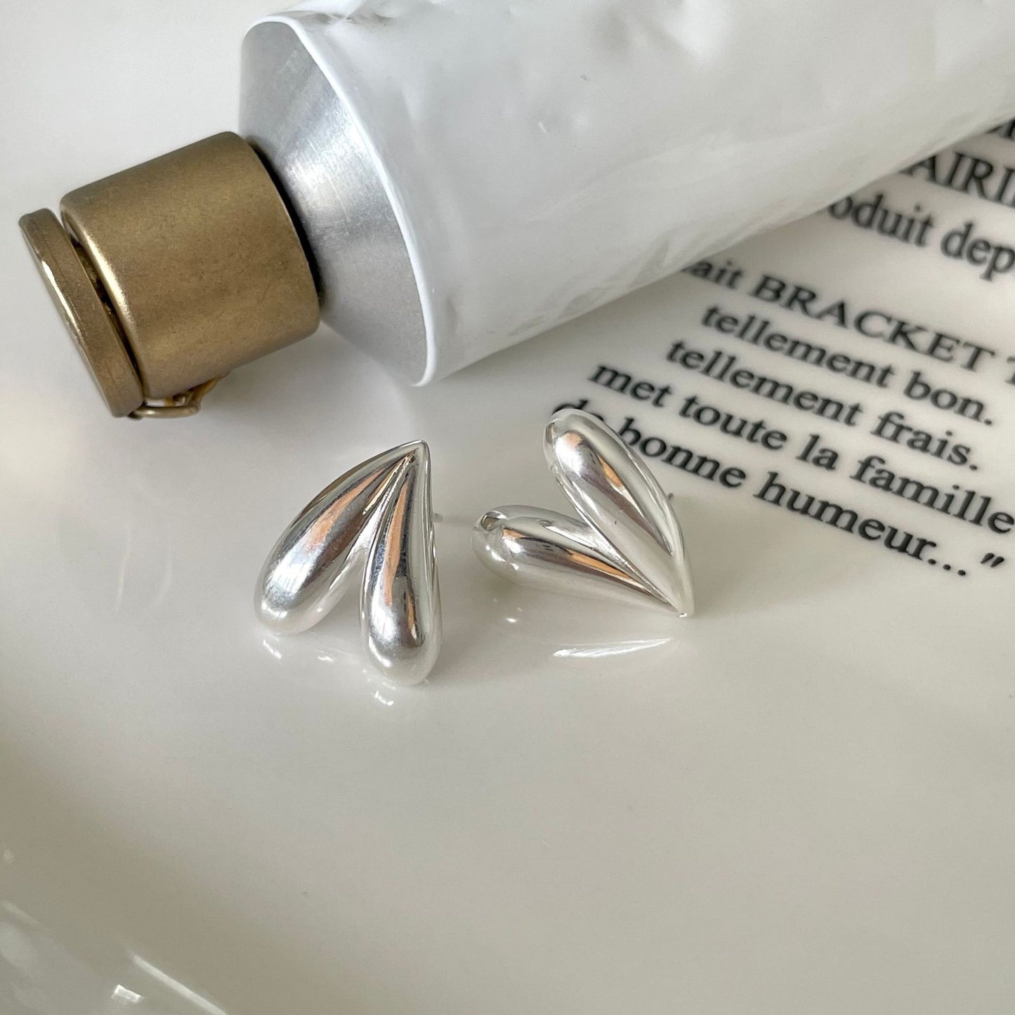 Orecchini a perno a forma di cuore minimalisti in argento sterling 925 con incastonatura micro-pavé