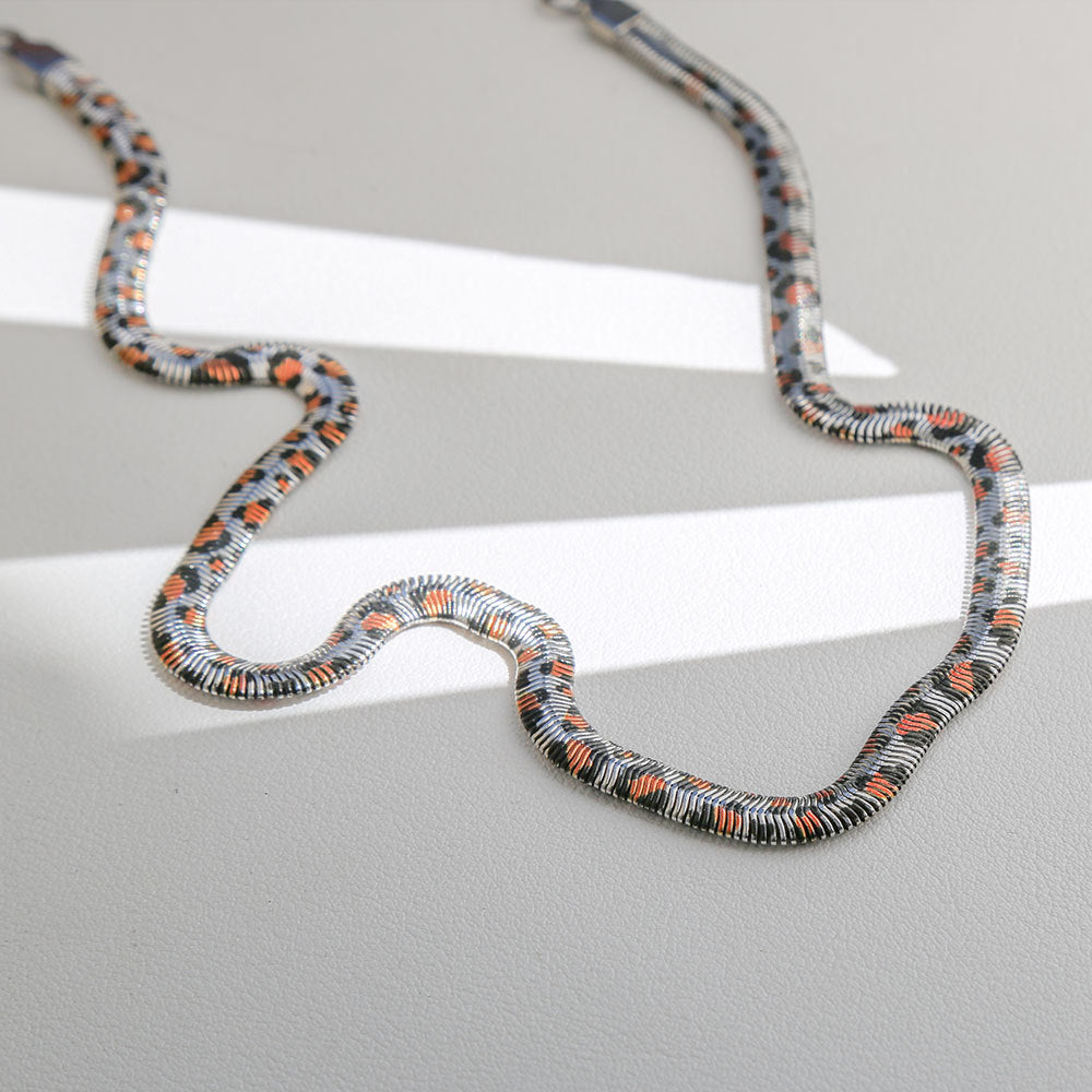 Collana Snake con Stampa Leopardata d'Ispirazione Vintage da Donna in Acciaio Inox 304 con Finitura Placcata