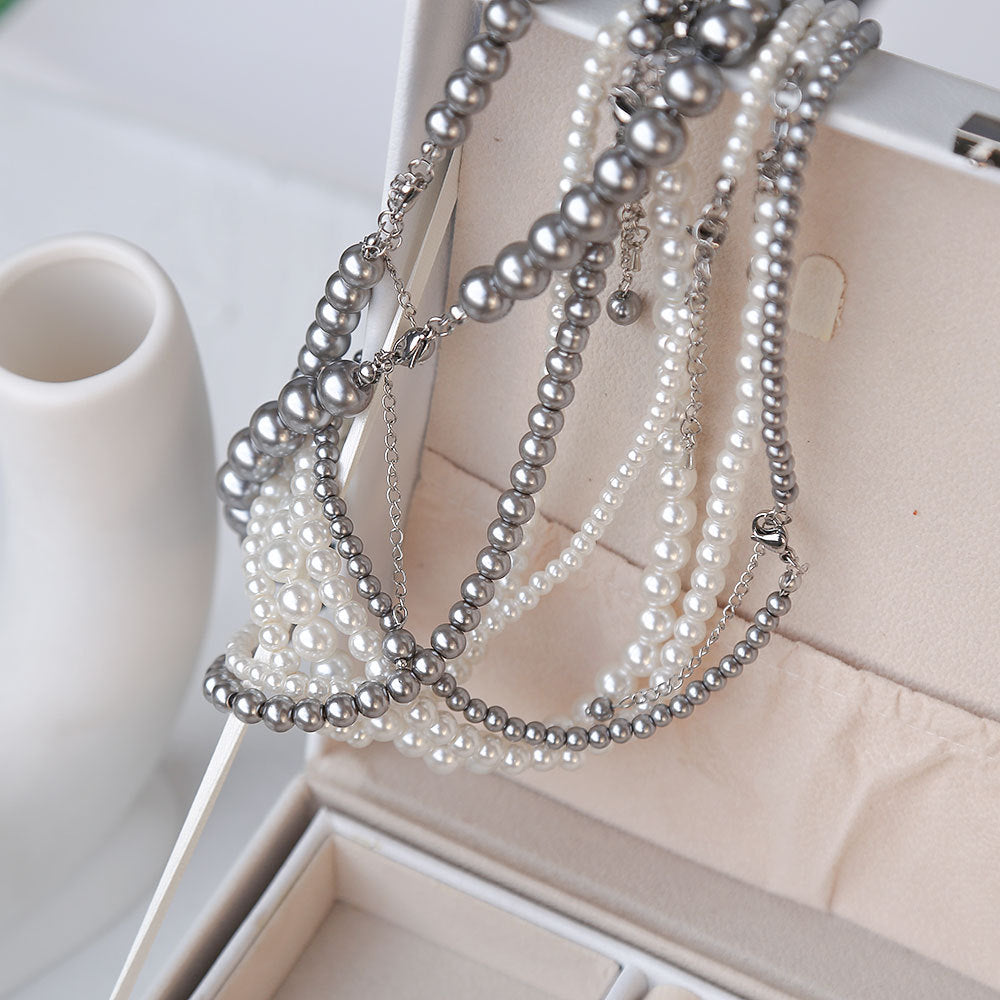 Collar minimalista de perlas para mujer con colgante de nácar en cadena de perlas con acabado electrochapado en gris plateado