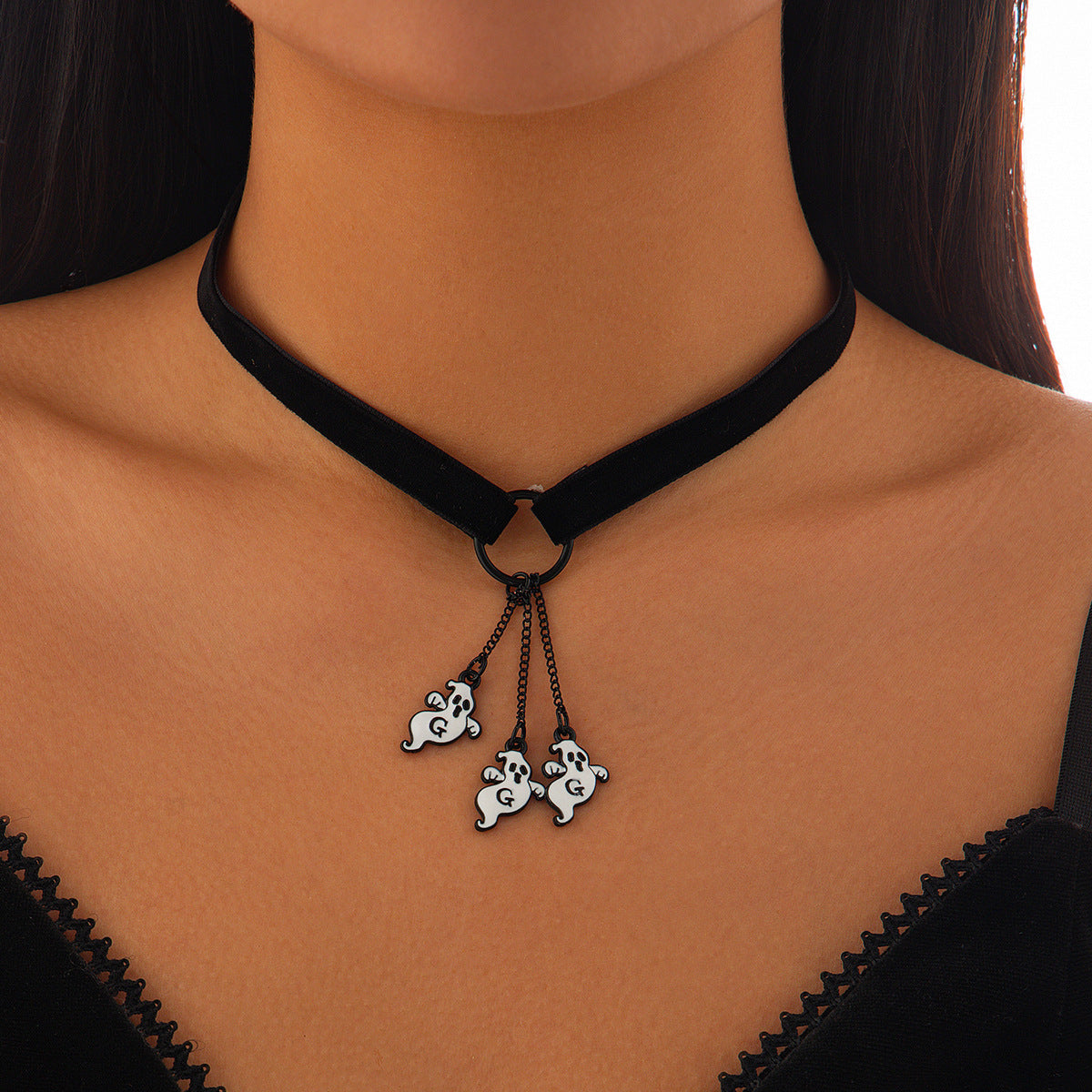 Collana girocollo a mezzaluna in stile gotico con motivi di zucca e fantasmi per donna, ciondolo in resina fatto a mano su catena di velluto