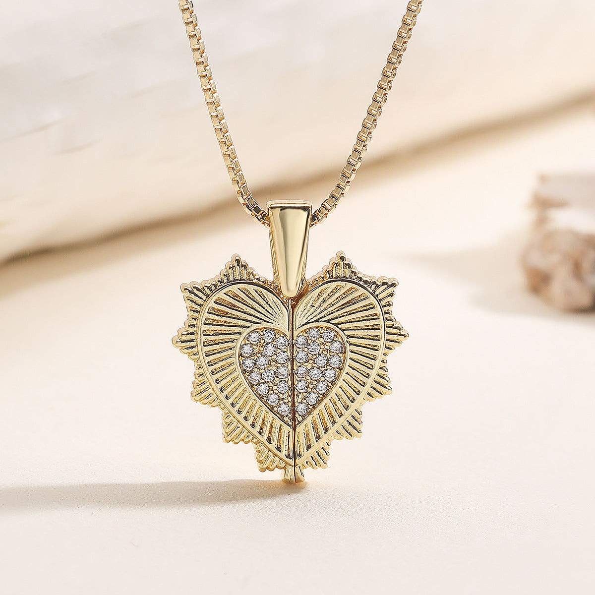 Minimalist Heart Cubic Zirconia Inlay Brass Pendant Necklace for Women