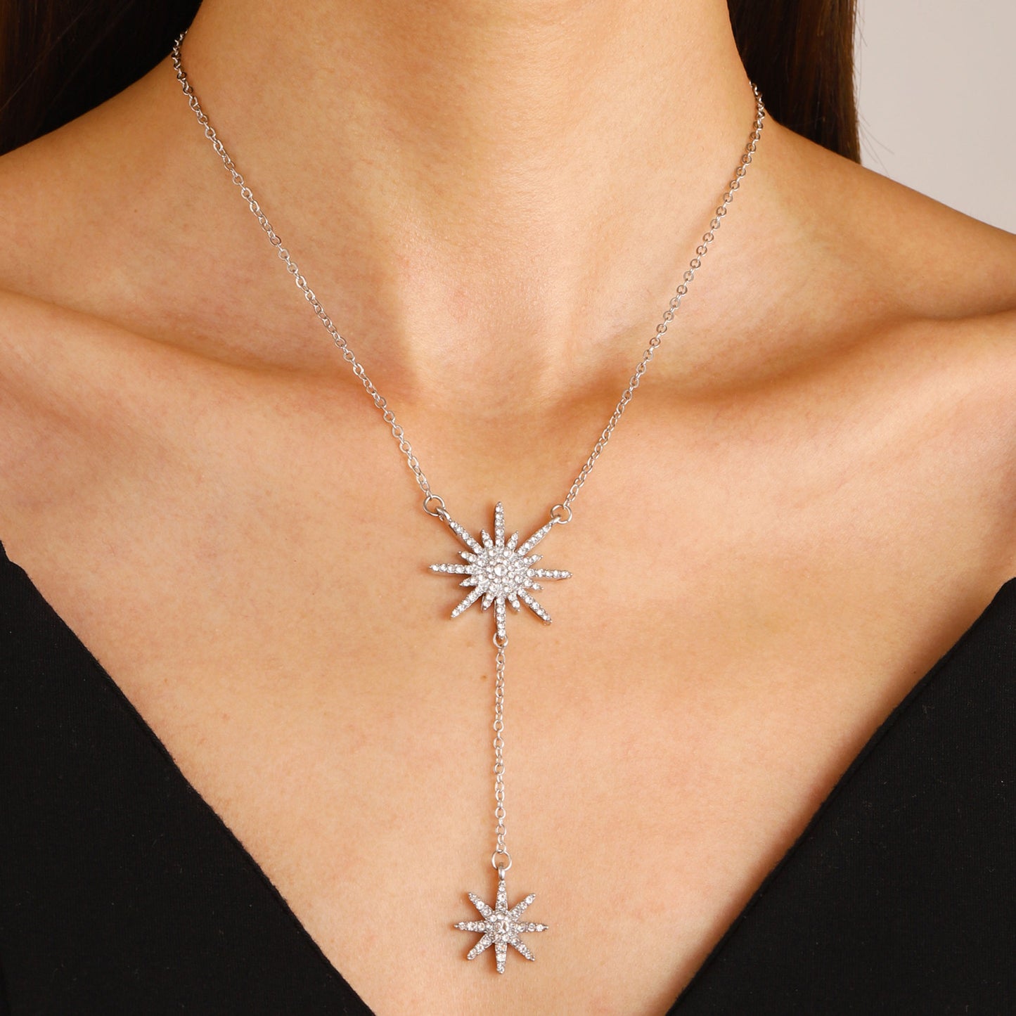 Collar de copo de nieve geométrico para mujer con incrustaciones de diamantes de imitación, cadena de aleación en estilo minimalista y moderno