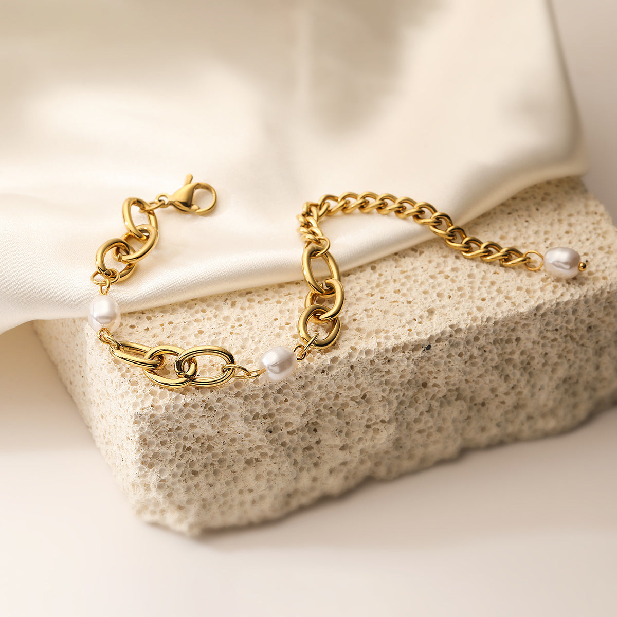 Vintage Elegant 18K Gold Plated Stainless Steel Geometric Pearl Bracelet for Women