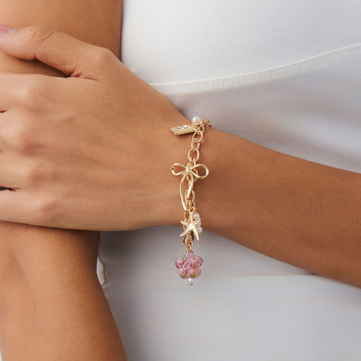 Collana con ciondolo floreale e a forma di stella, minimalista, con charm in lega placcata oro e frange delicate da donna