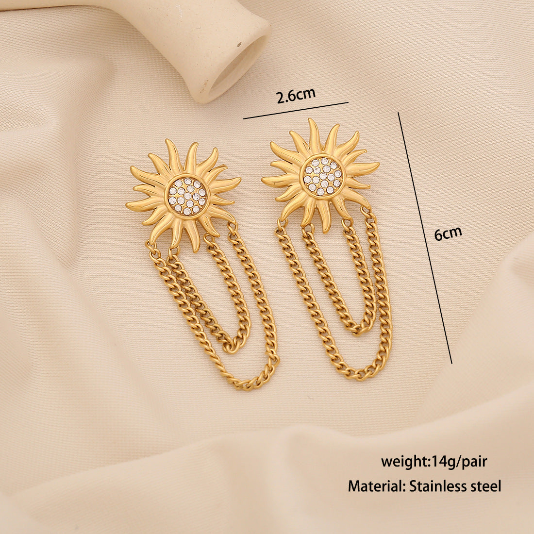 Orecchini Chic in Acciaio Inossidabile a Cuore e Fiocco con Nappe Floreali e Finitura Placcata