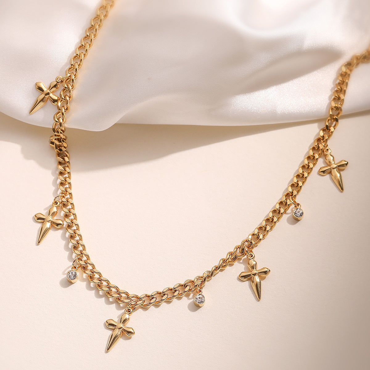 Collana Pendente Geometrica Minimalista da Donna in Acciaio Inossidabile Placcato Oro 18K con Catena Clavicola