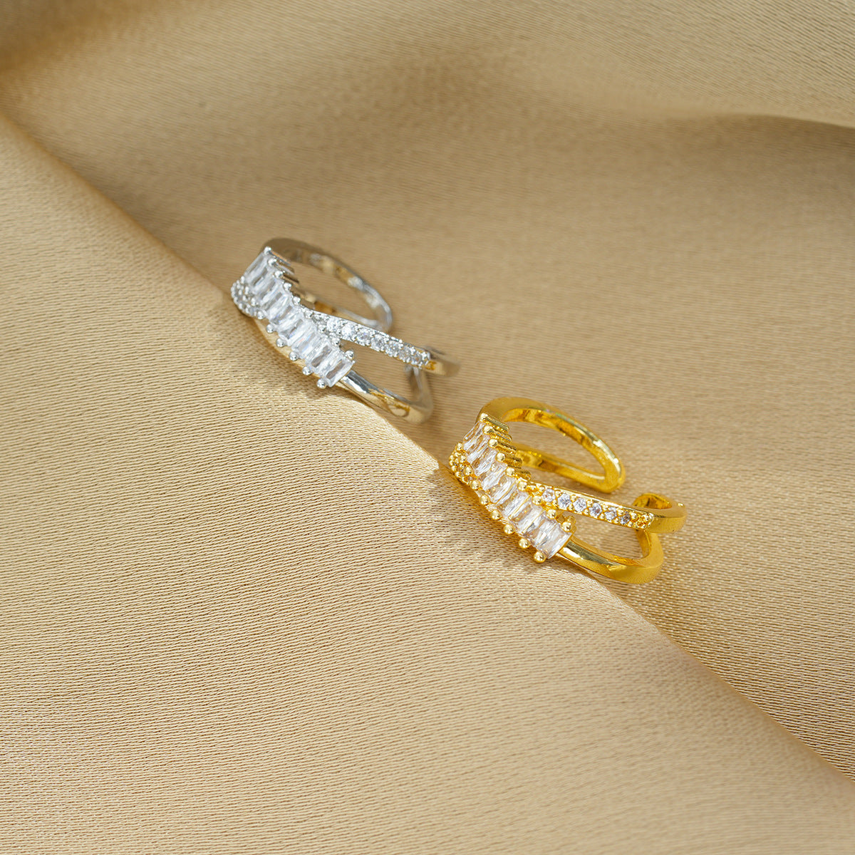 Anello Minimalista Geometrico in Acciaio al Titanio con Placcatura Sottovuoto da Donna, Regolabile, Aperto