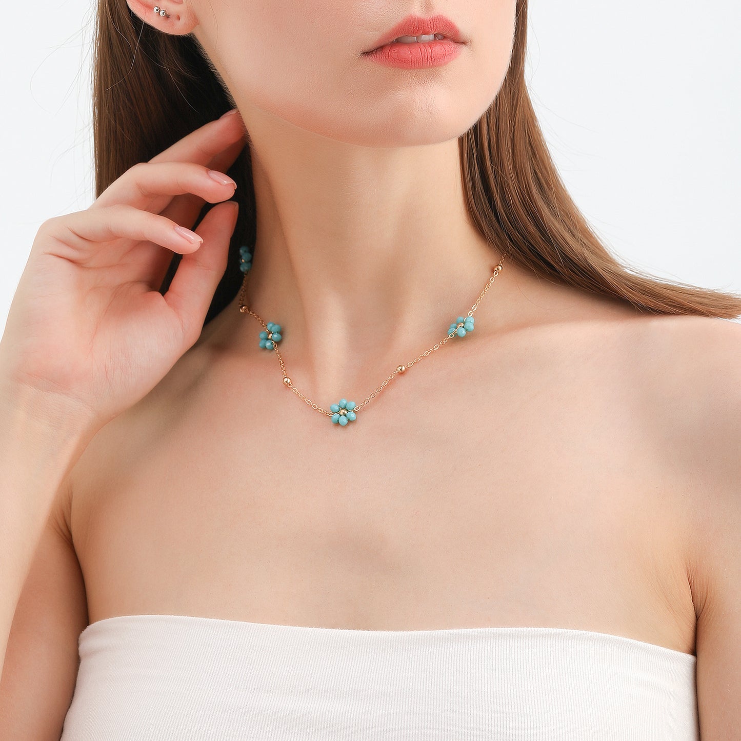 Bohemian Floral Crystal Beaded Necklace for Women with Daisy Design Alloy Pendant and Plated Finish