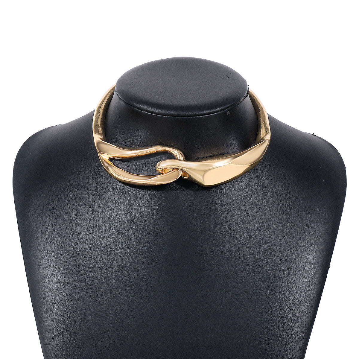 Geometric Ring-Link Pendant Necklace in Alloy with Electroplating Finish for Women, Edgy Sweet-Chic Style Locket Chain