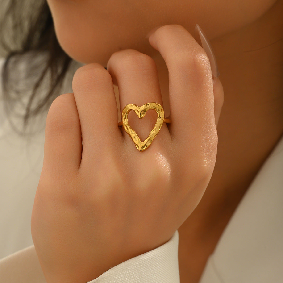 Anillo de Aleación con Corazón Geométrico para Mujer con Acabado Chapado, Accesorio de Moda Minimalista