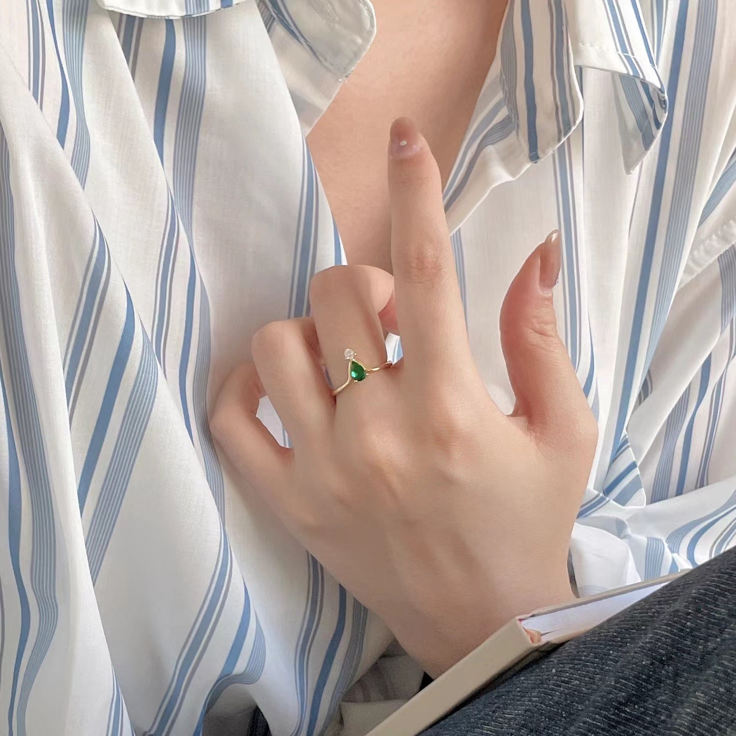 Anello a Goccia Minimalista in Argento Sterling 925 con Zirconia Cubica Verde da Donna