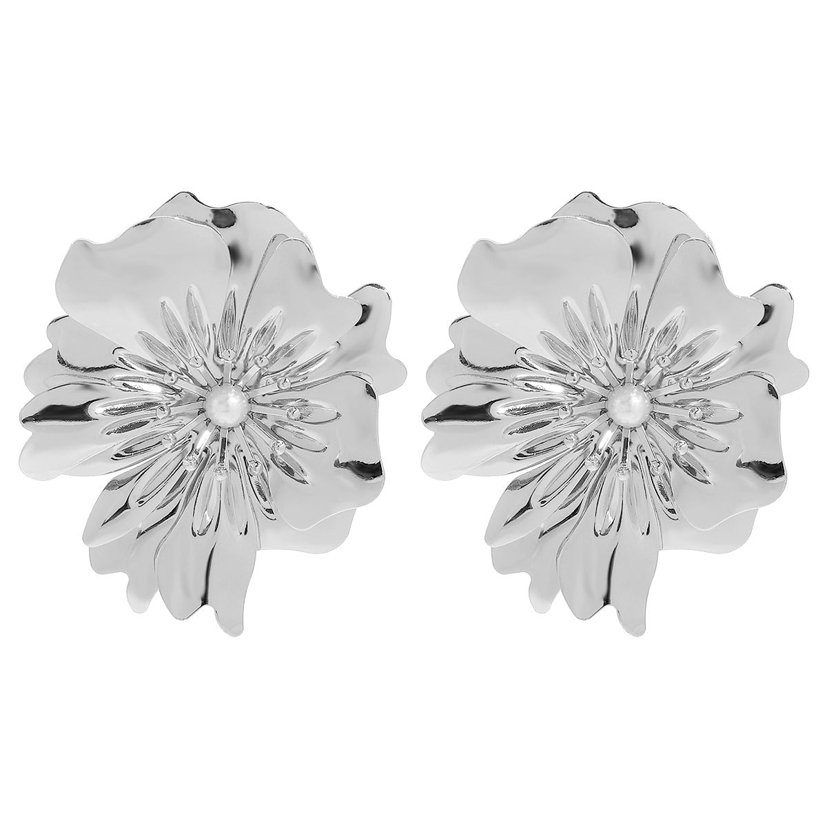 Collana Vintage Floreale con Pendente in Lega e Perle su Delicata Catenina a Medaglione