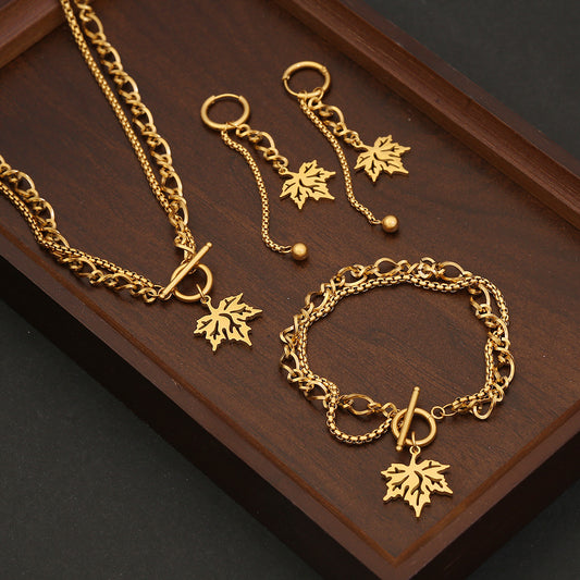 Set collana personalizzata a foglia d'acero in acciaio inossidabile con ciondolo in acciaio al titanio e finitura galvanica per donna