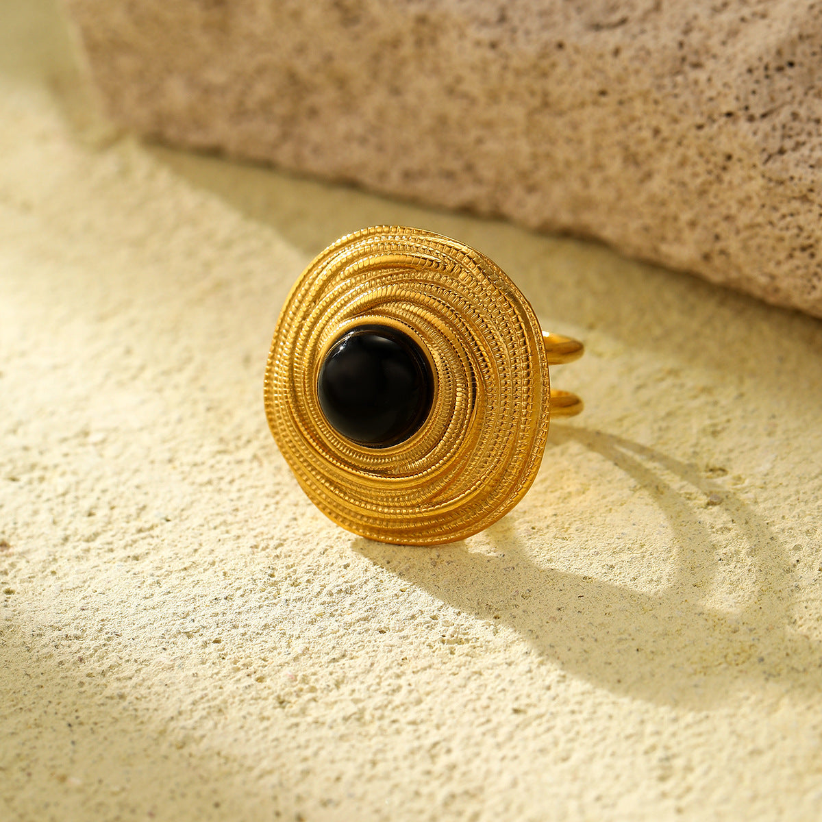 Anillo de lujo Ojo de Horus retro en acero inoxidable con acabado chapado para mujer, diseño de banda abierta geométrica