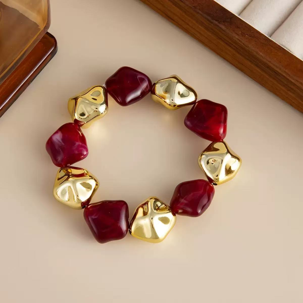 Bracciale in resina acrilica con gocce di gradiente geometrico