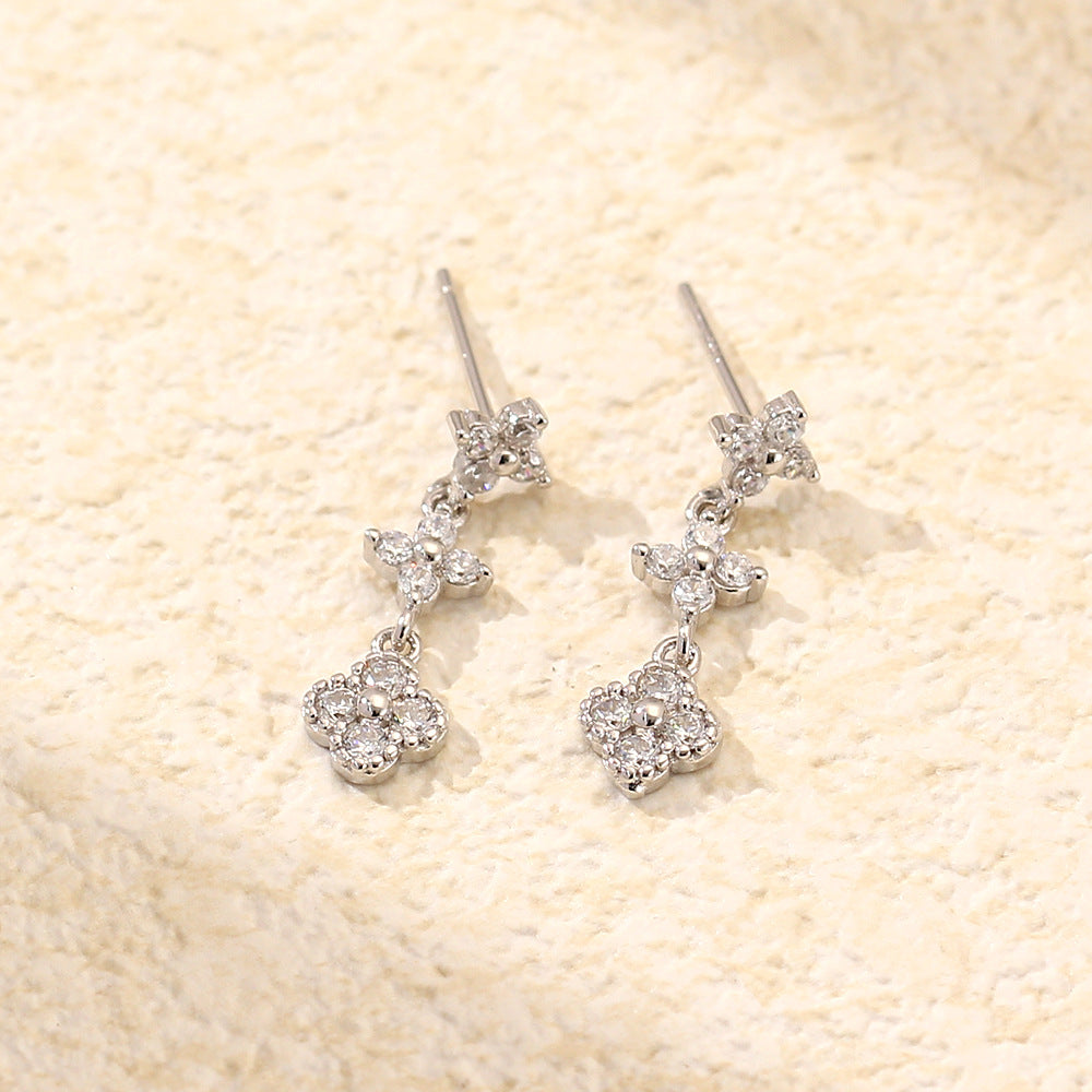 Orecchini a perno con pianta floreale in argento sterling 925 con intarsio in zirconi cubici per donna