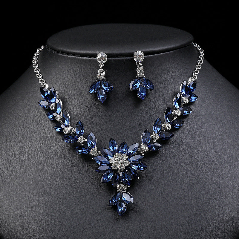 Charming Floral Pattern Vintage Style Alloy Necklace and Earrings Set with Rhinestone Pendant and Plated Finish for Women