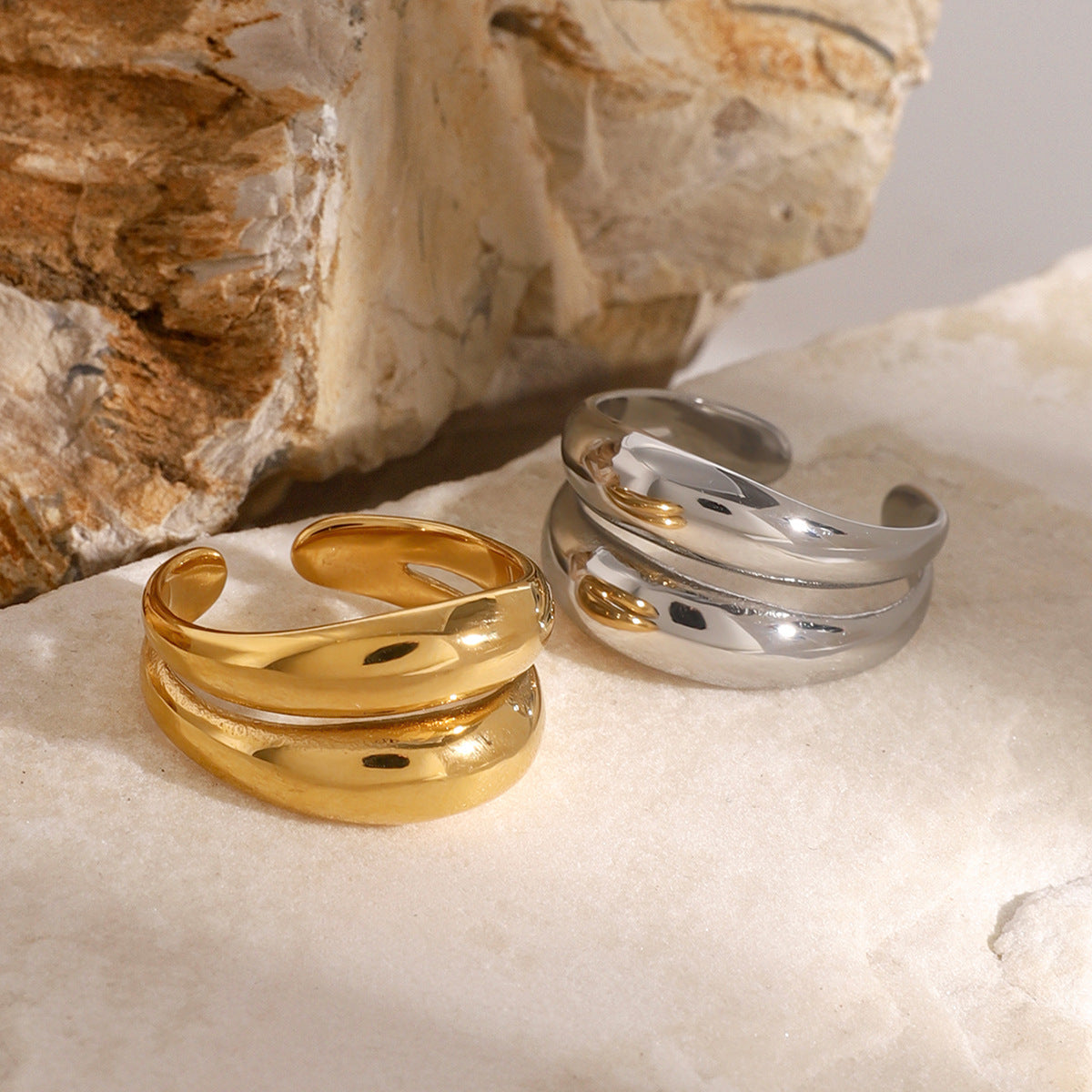 Anello Minimalista Geometrico in Acciaio Inossidabile con Design Traforato e Finitura Lucida Gioielli Unisex alla Moda