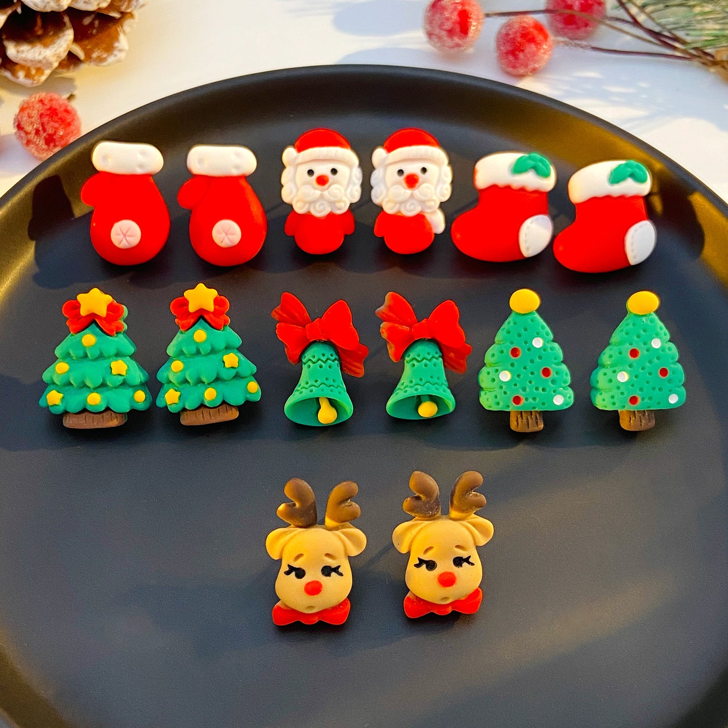 Aretes de resina con diseño de Árbol de Navidad, Papá Noel, Campana, Guantes, Botas y Reno con acabado chapado, para mujer