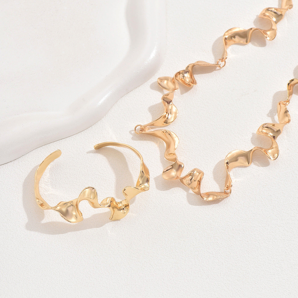 Conjunto de collar y pulsera de aleación minimalista geométrico con acabado chapado para mujeres y hombres
