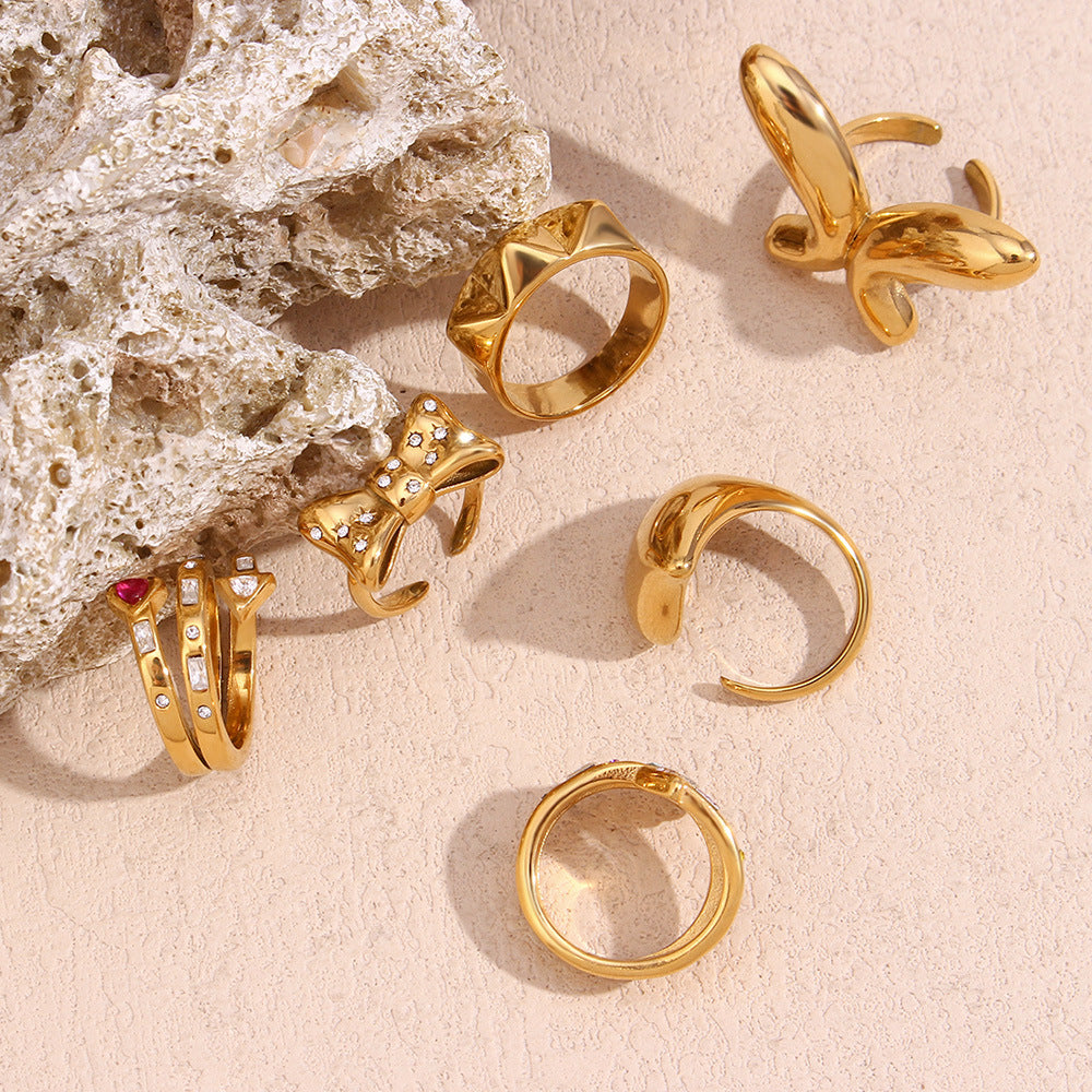 Anello a Cuore Geometrico Punk in Acciaio Inossidabile con Placcatura in Oro 18K da Donna
