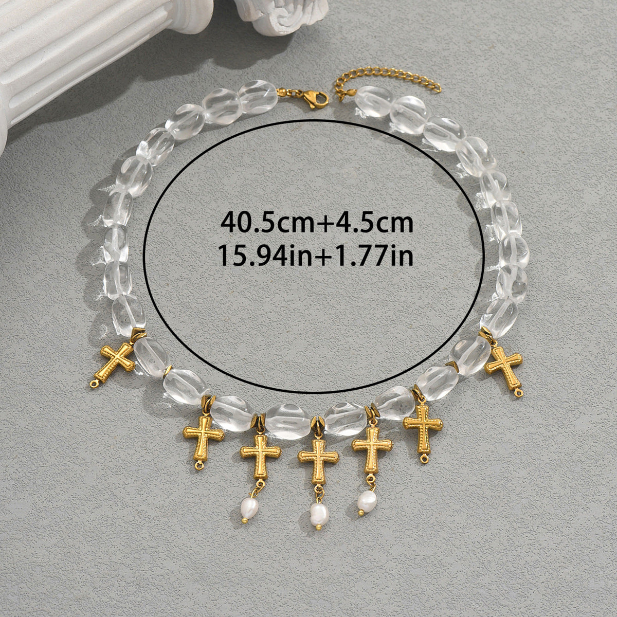 Collar con dije de cruz geométrica para mujer, con incrustaciones de perlas y cadena de cobre, en estilo minimalista a la moda.