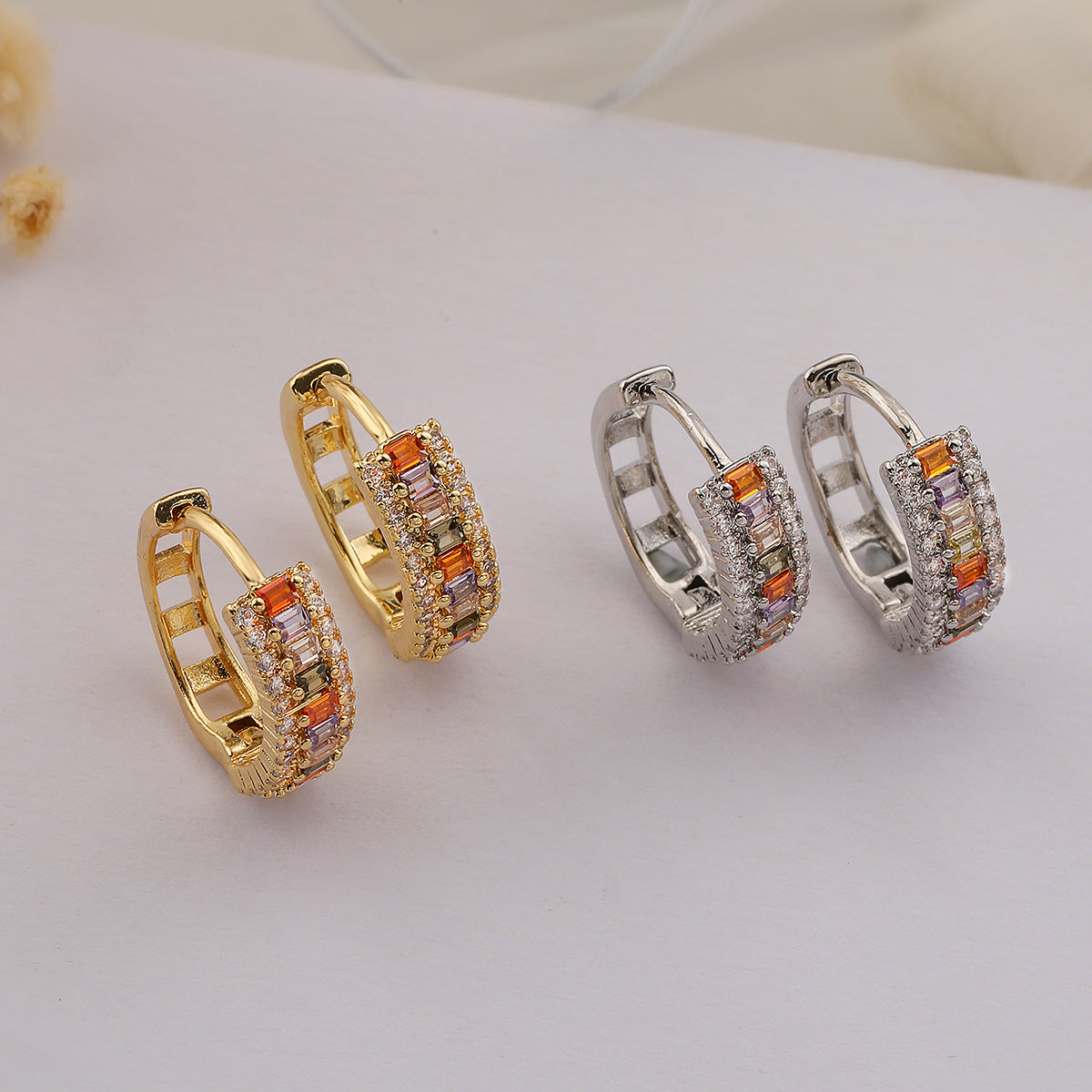 Orecchini a cerchio minimalisti geometrici in rame con placcatura in oro e zirconi, da donna