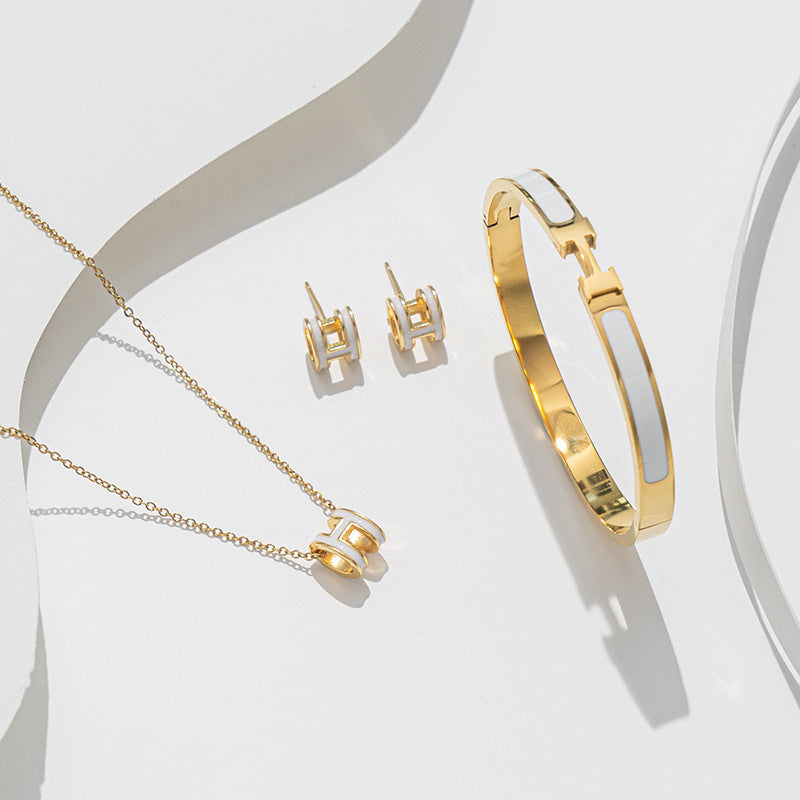 Set di Collane da Donna Minimaliste di Lusso con Cuore e Forme Geometriche in Acciaio al Titanio, Placcate Oro e con Catena a O