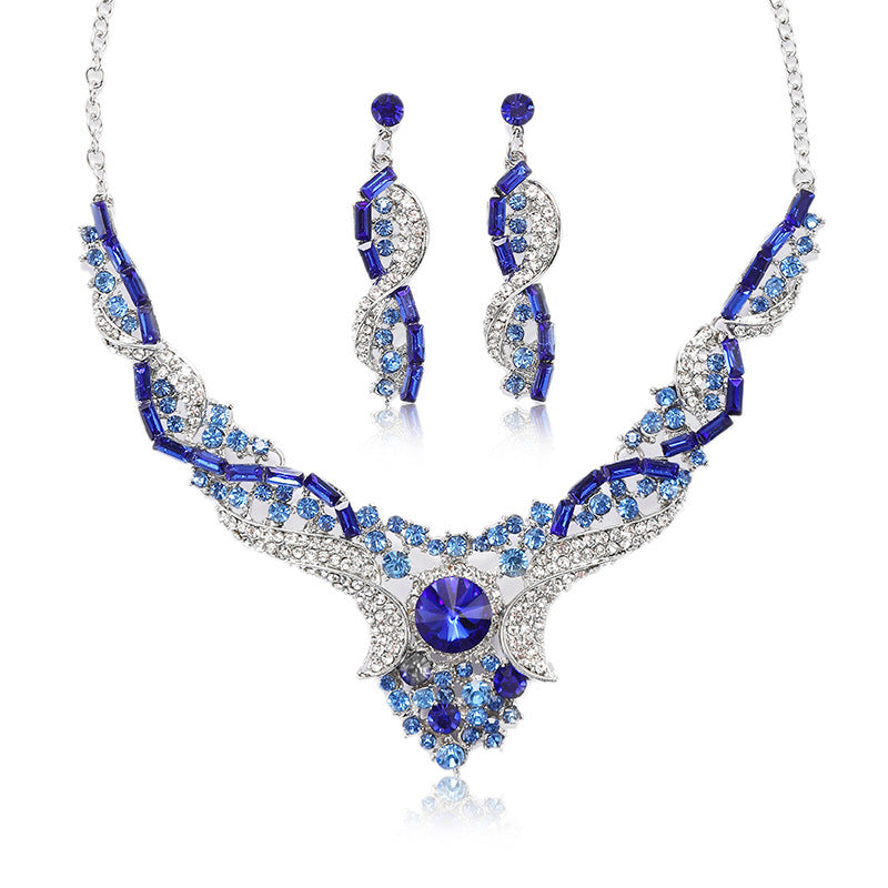 Fashion OL Style Circle and Medal Pendant Necklace Set with Alloy Chain and Electroplated Finish for Women