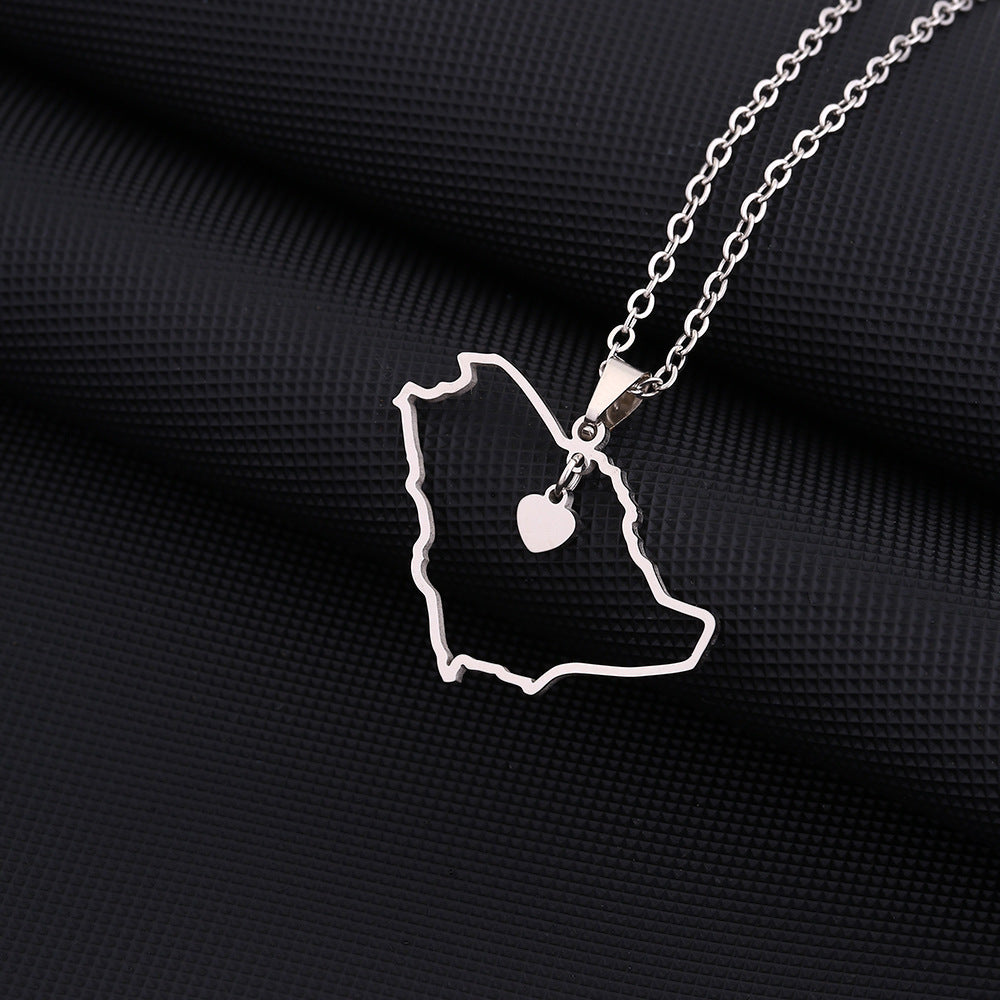 Collana con Pendente Geometrico Stile Etnico da Donna in Acciaio Inossidabile con Pendente in Acciaio al Titanio e Finitura Galvanica, Catena a O Leggera da Maglione
