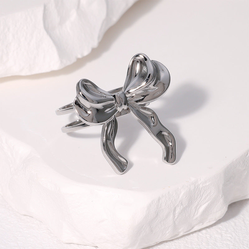Anello da donna minimalista dolce a forma di fiocco in acciaio inossidabile con finitura placcata, fascia aperta regolabile
