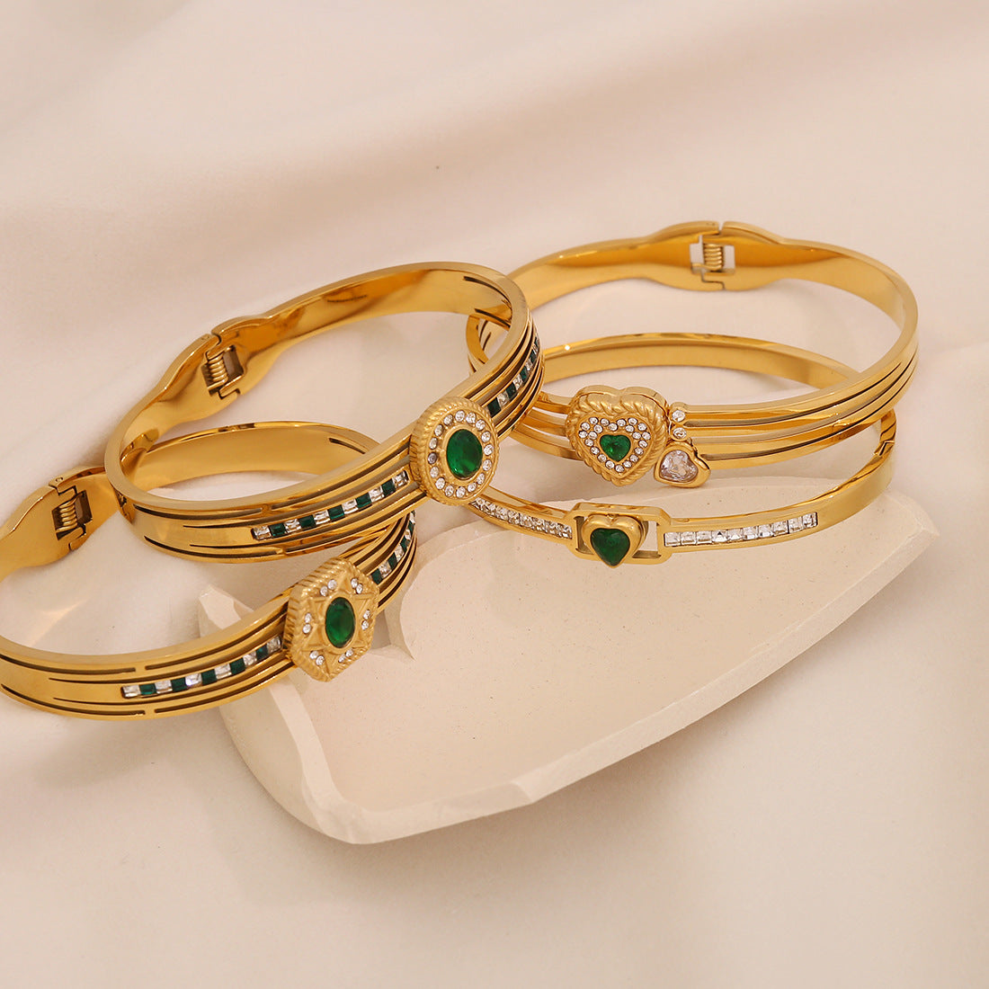 Vintage Geometric Stainless Steel Bracelet with Gold Plating and Irregular Green Glass Inlay