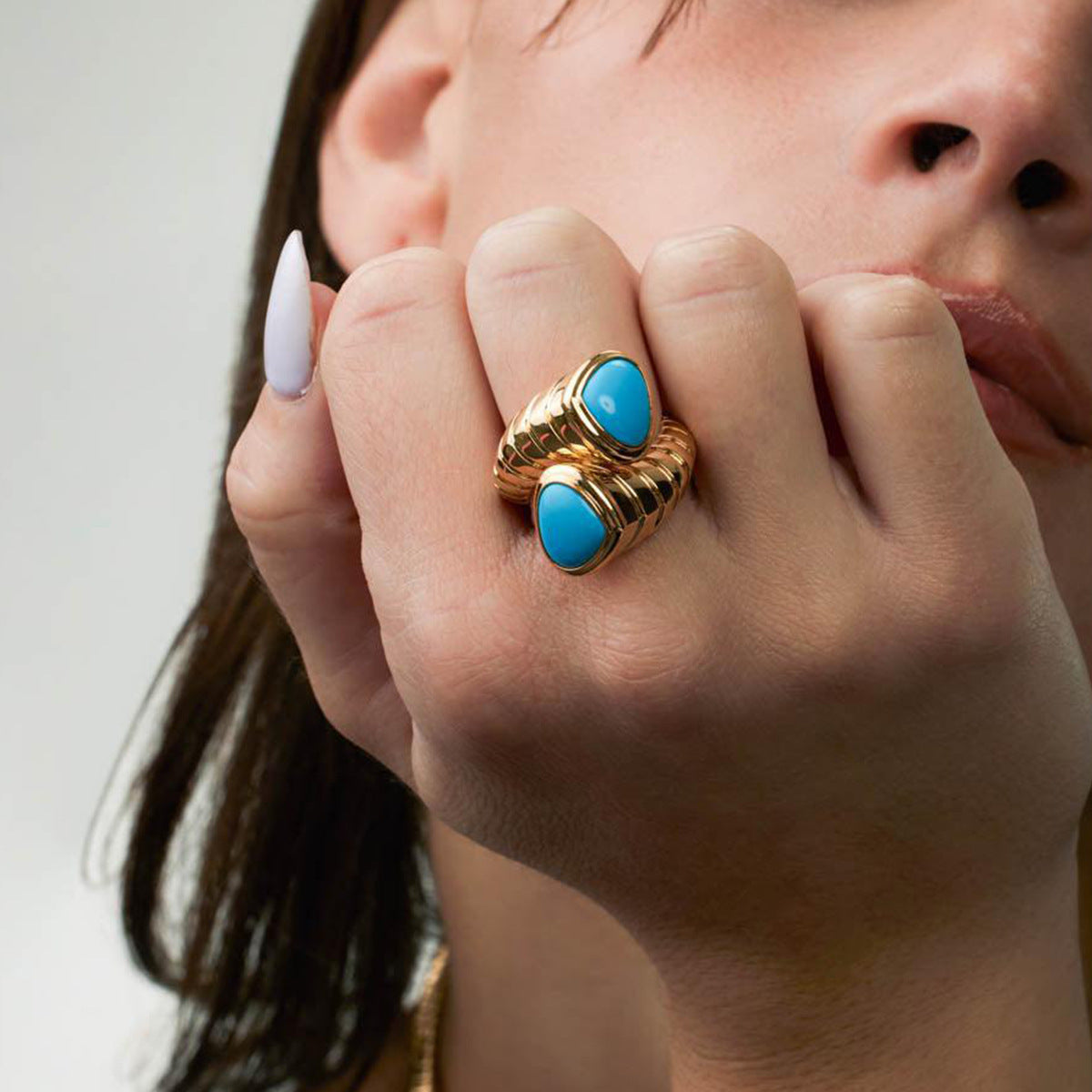 Anillo de Acero Titanio Incrustado con Turquesa Vintage para Mujer Forma Geométrica Electrochapado Hipoalergénico Accesorio de Moda