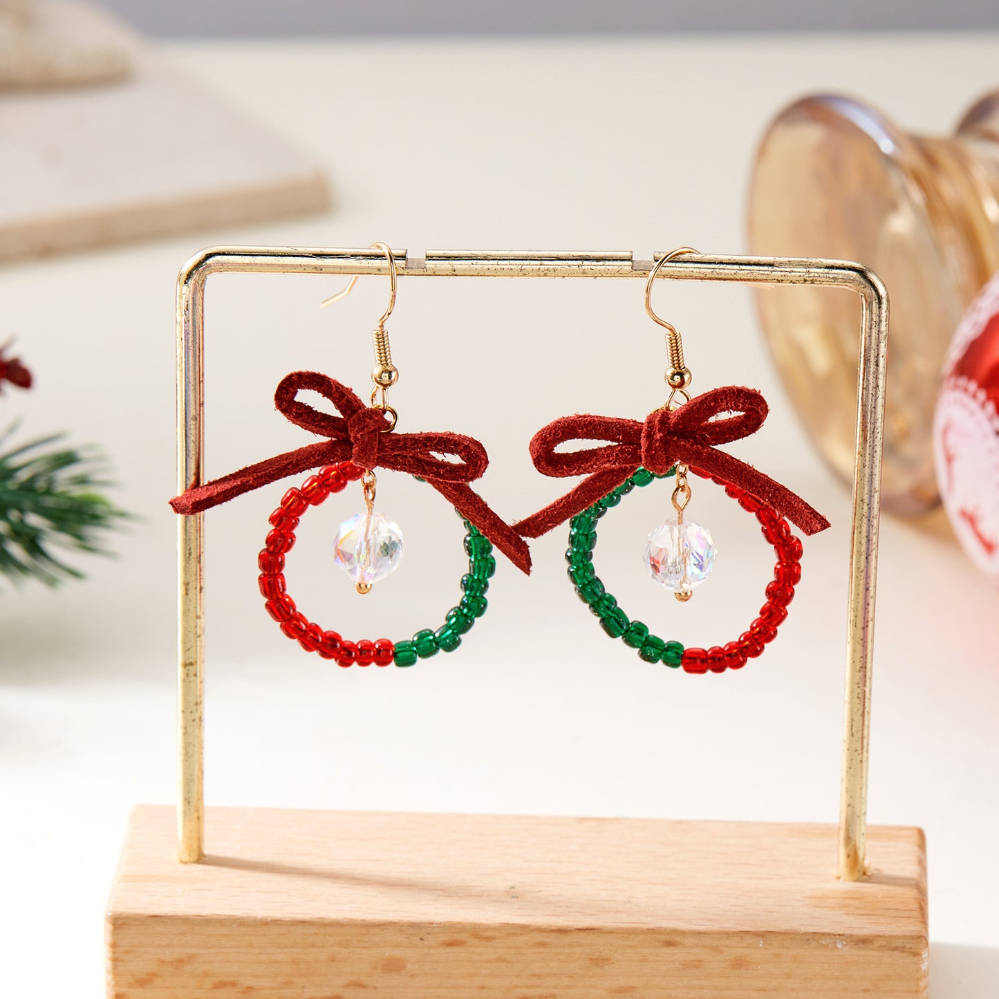 Pendientes largos asimétricos vintage con motivos navideños en pedrería y abalorios sobre base de metal chapado para mujer