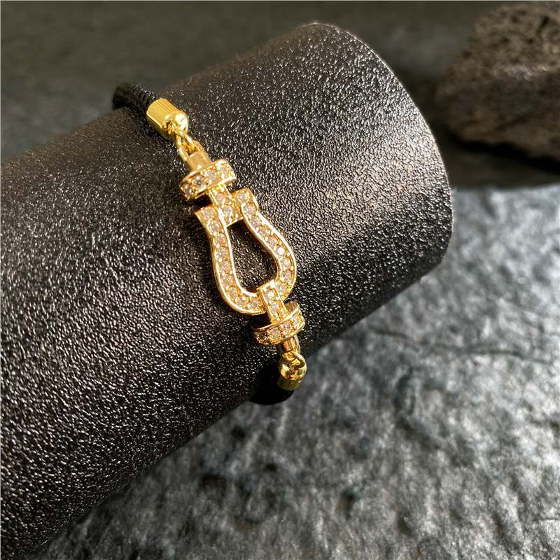 Original Design Geometric Four-Leaf Clover Bracelet in Titanium Steel with 18K Real Gold Plating Adjustable Pull-Chain for Unisex Wear