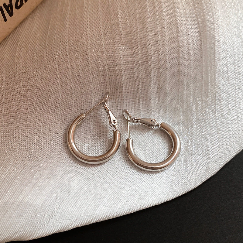 Orecchini a cerchio geometrici minimalisti in argento sterling con finitura placcata da donna