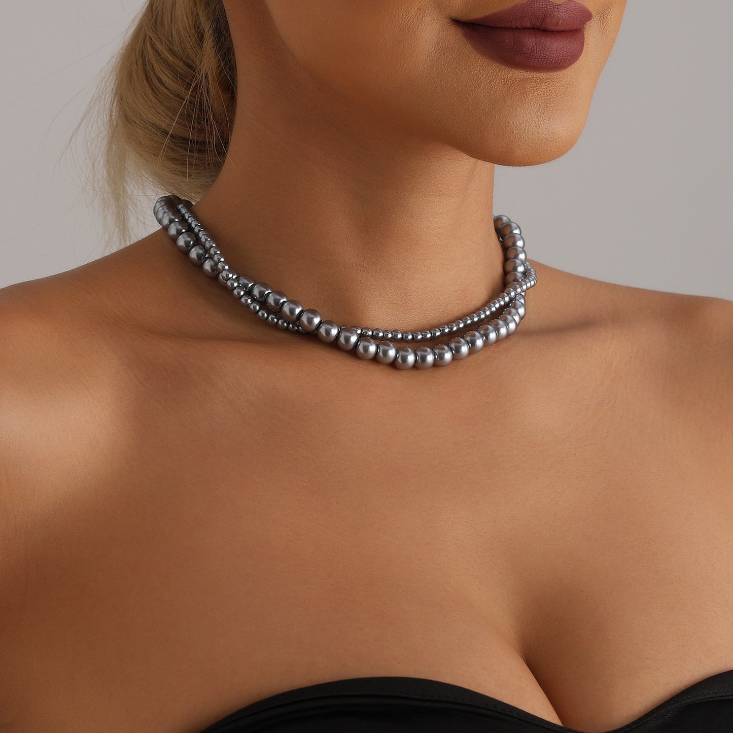 Minimalist Geometric Pearl Pendant Necklace with Gold-Plated Alloy Charm and Delicate Double-Layer Clavicle Chain
