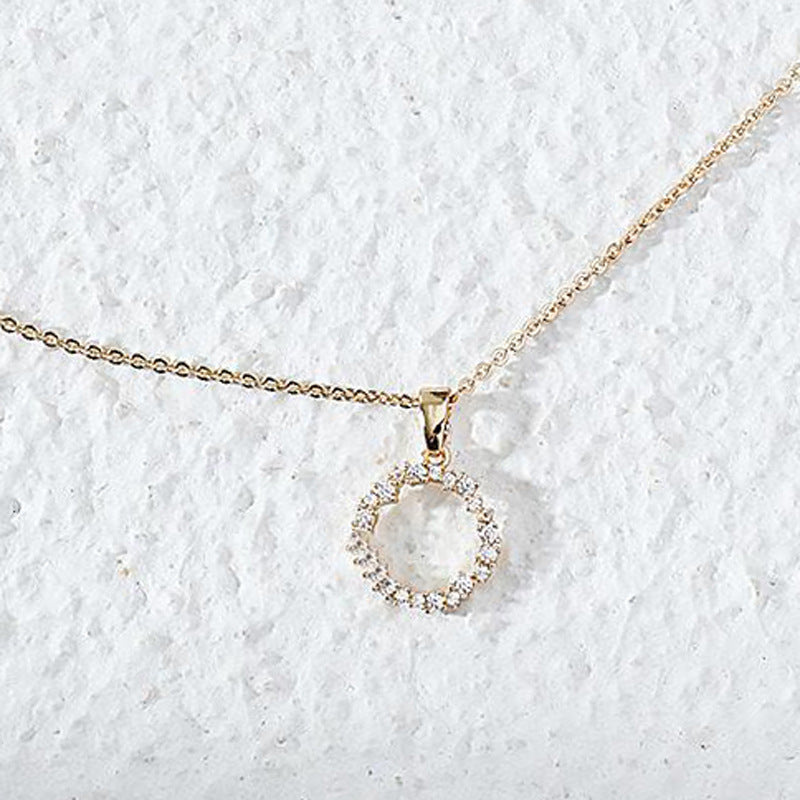 Minimalist Geometric Circle Pendant Necklace for Women Made of Copper with Zircon Inlay and Adjustable Chain