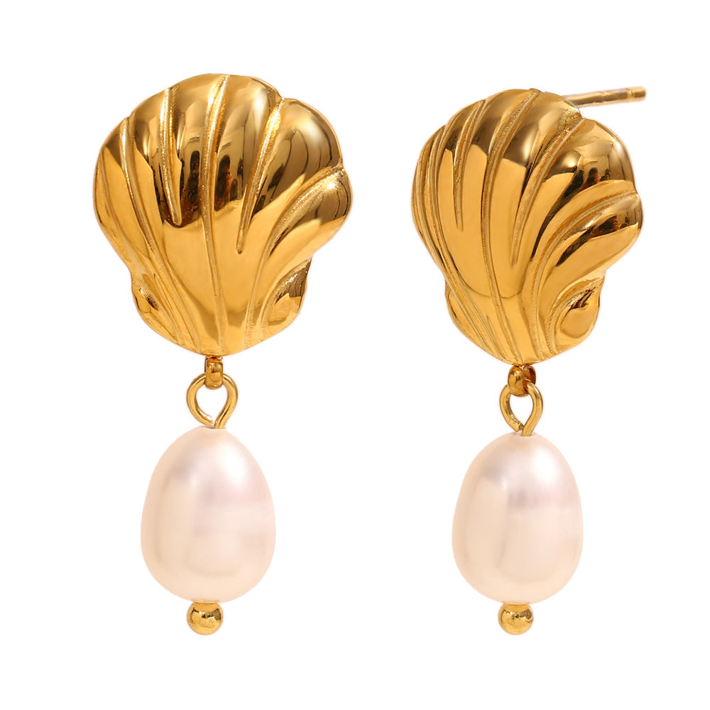 Elegant Vintage-Inspired Scallop Shell Pendant Necklace for Women Stainless Steel with 18K Gold Plating