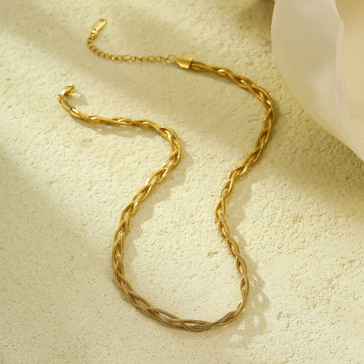 Collana da donna vintage minimalista in corda intrecciata, acciaio al titanio placcato oro, per clavicola