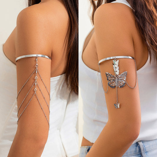 Cadena de brazo minimalista con colgante de mariposa para mujer con diseño de eslabones en forma de U de metal chapado