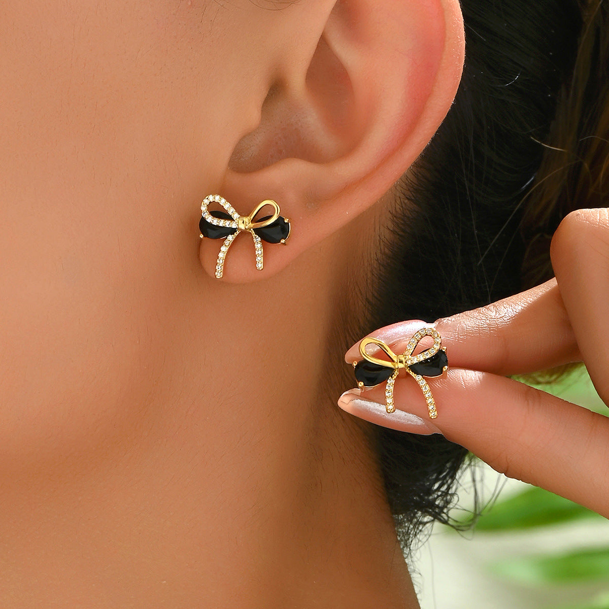 Orecchini minimalistici a forma di fiocco in rame con intarsio in zircone per donna, perni in acciaio inossidabile