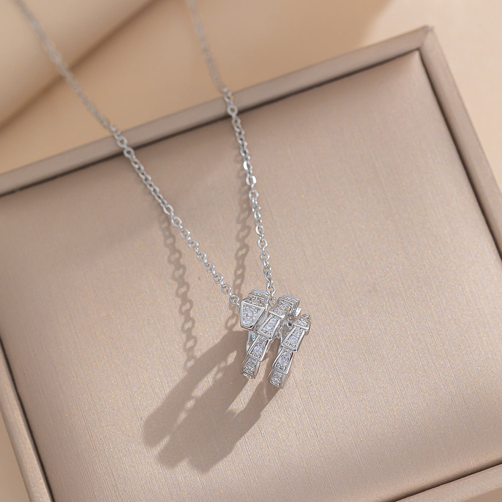 Fashionable Snake-Shaped Pendant Necklace for Women in Titanium Steel with Rhinestone Inlay and O-Chain