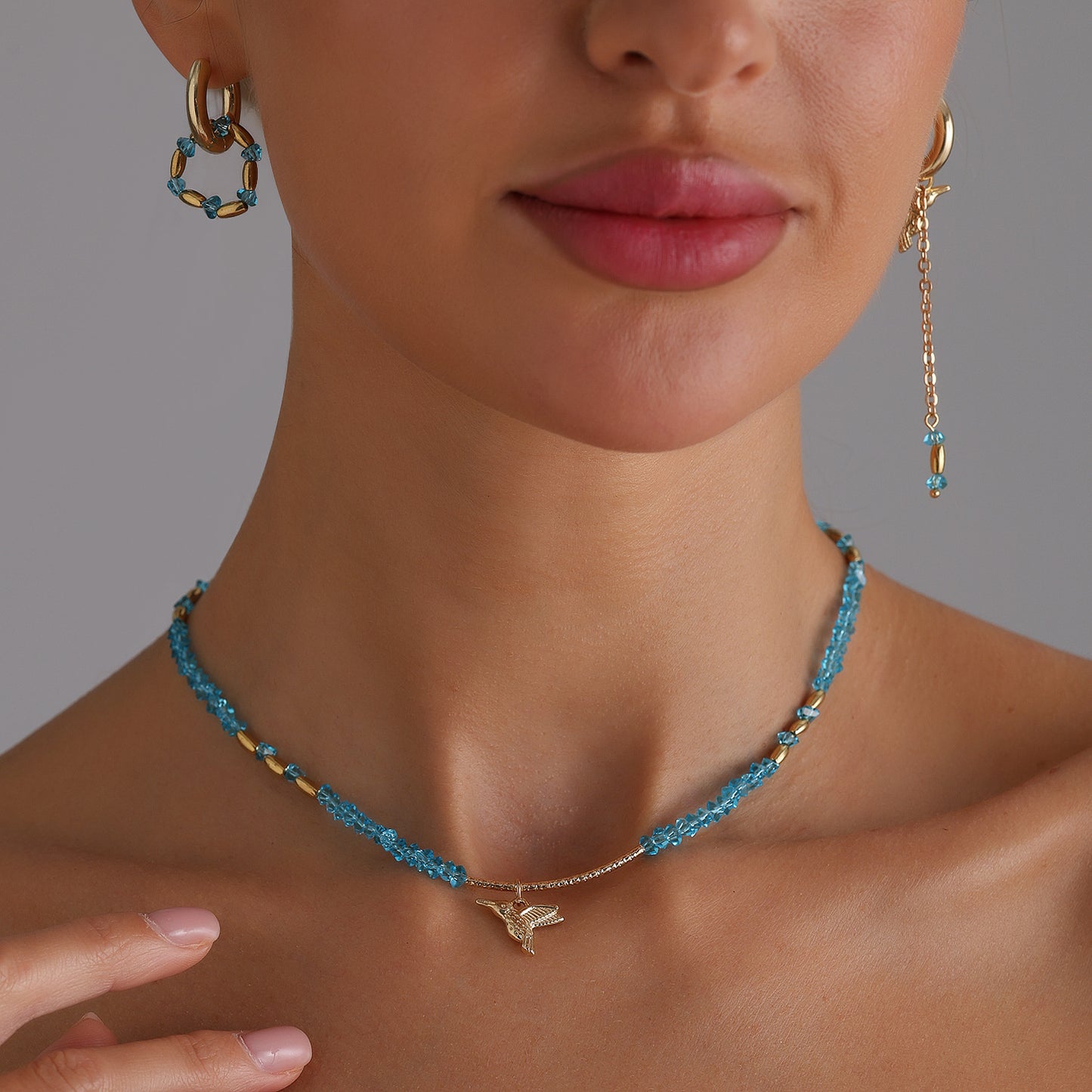 Fashionable Blue Crystal Bird Pendant Necklace for Women with Geometric Design Alloy Chain and Plated Finish