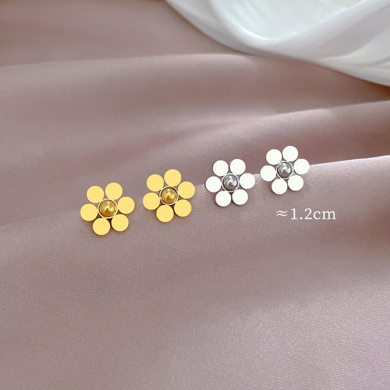 Orecchini a perno geometrici minimalisti in acciaio al titanio con finitura placcata per donna, design a fiore a sei petali ispirato alla natura